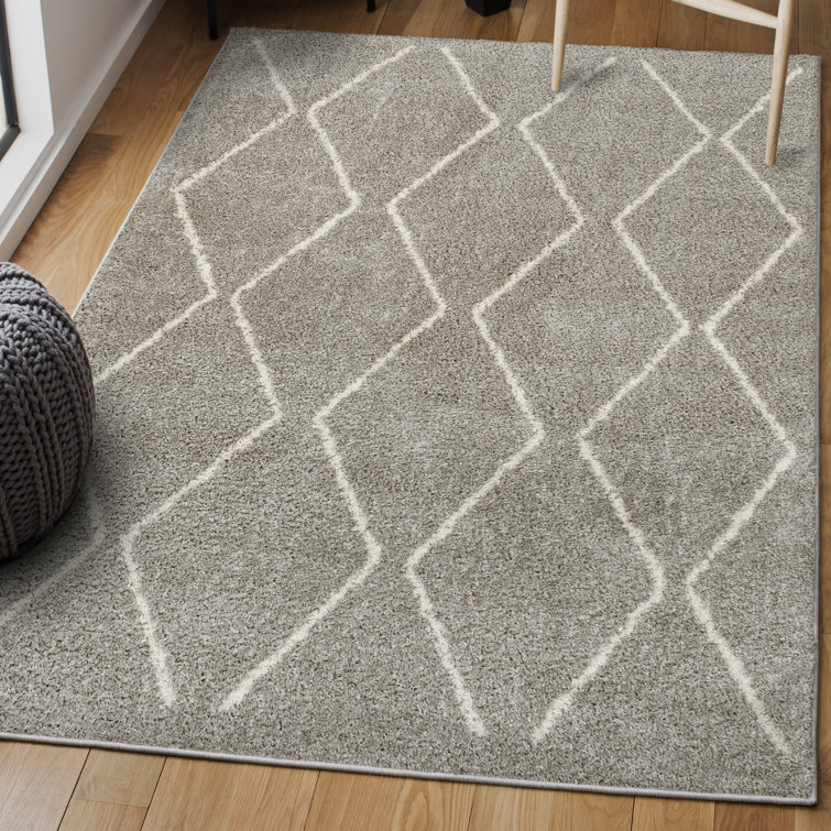 Rectangle Saross Geometric Machine Woven Shag Polypropylene Area Rug in Grey/Ivory