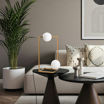 Lampe de table moderne en or avec corps en métal et capuchon en verre, 9,8 po x 9,8 po x 21,7 po | Diamètre du culot de 15 cm, douille E14 (40 W maximum, ampoule non incluse) | Design élégant et glamour, parfait pour le salon et la chambre à coucher