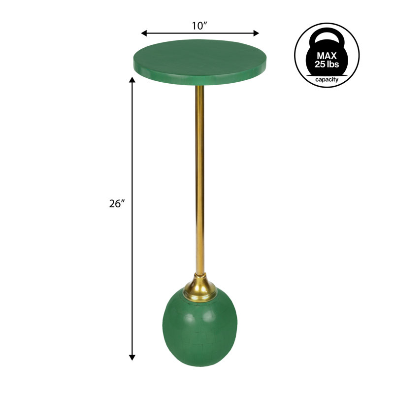 Table d'appoint ronde contemporaine verte et dorée de 26 po Evelyn, base géométrique en résine et pied de chandelier en fer pour petits espaces