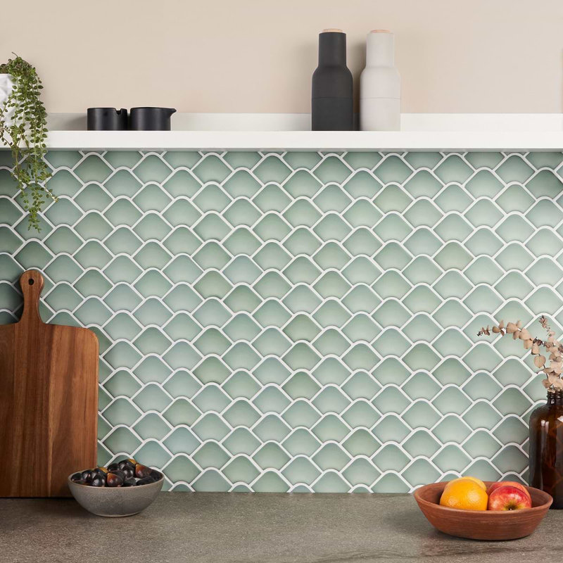 Suki 2x3 Fish Scale Matte Glass Mosaic Tile, Green