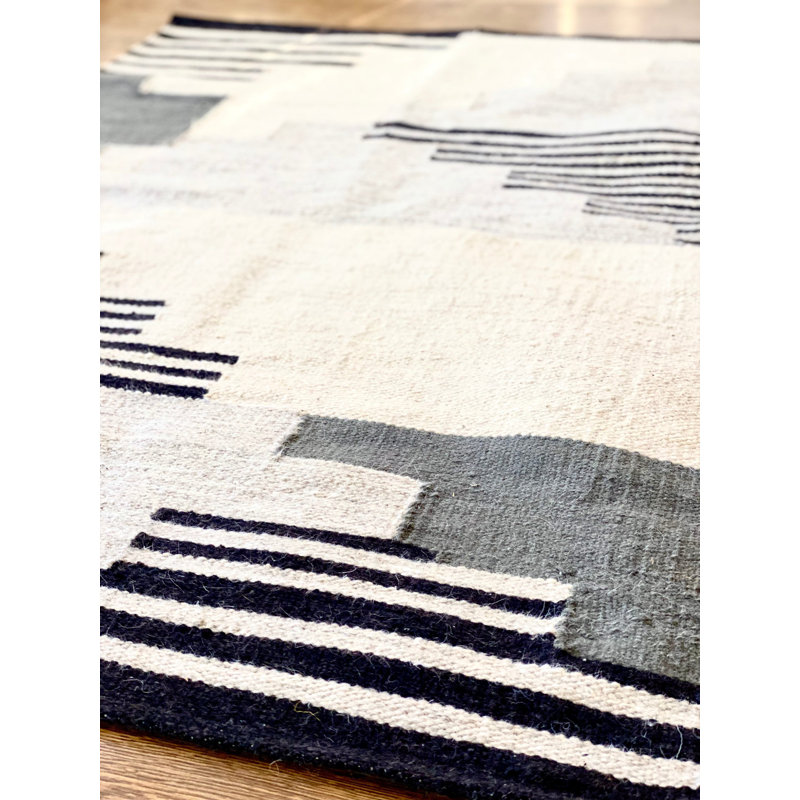 Tapis noir à motif géométrique, Rectangle 8 pi 2 po x 9 pi 10 po