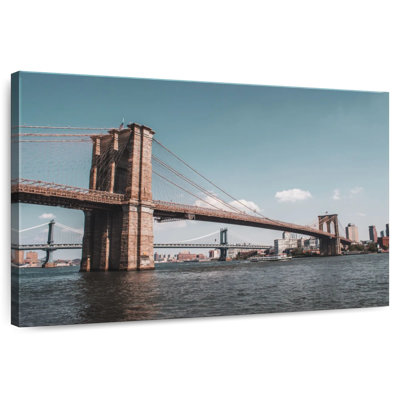 Lilie Brooklyn Bridge à East River