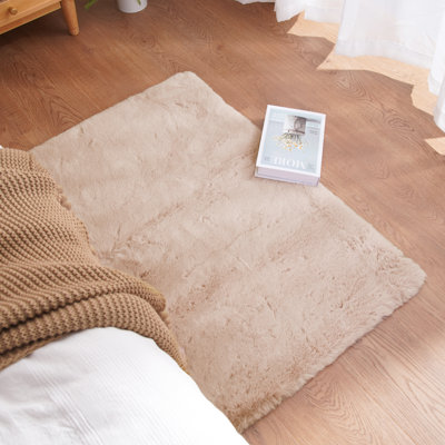Tristion Cozy Faux Rabbit Fur Area Rug Machine Washable Rug in Beige