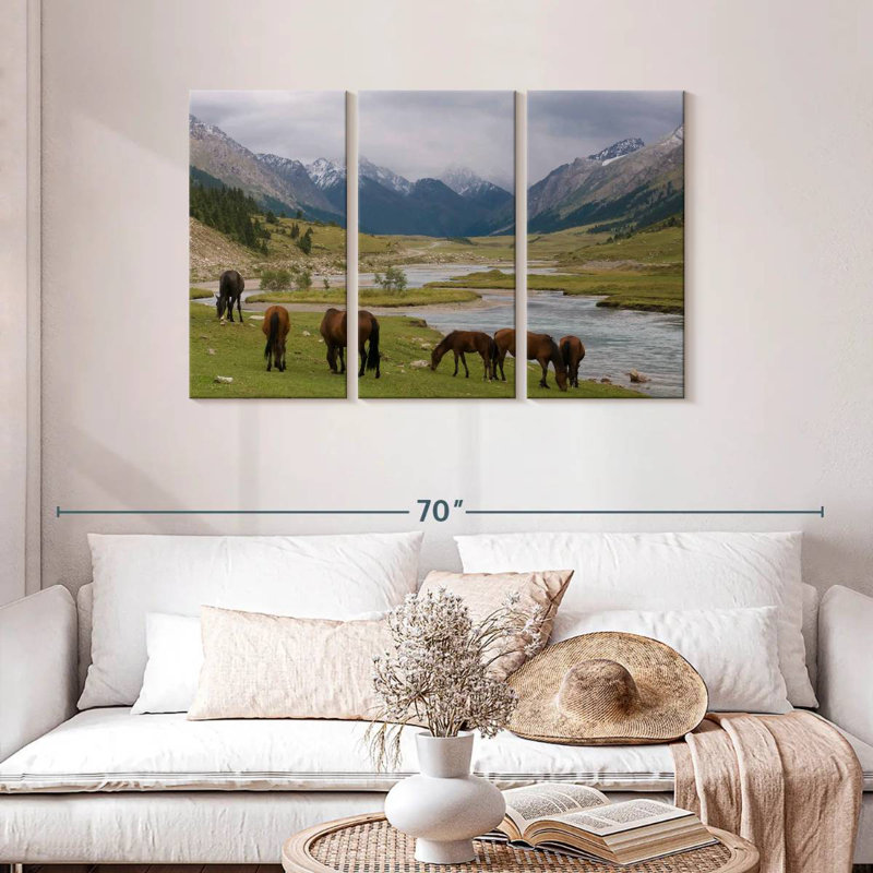 Brampt Karakol Horses, 24" H x 38" W