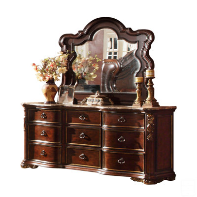Commode de style traditionnel en bois
