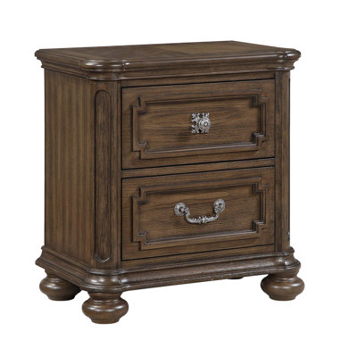 Table de chevet traditionnelle avec deux tiroirs en queue d'aronde et quincaillerie antique