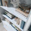 Bibliothèque avec tiroir, finition blanche