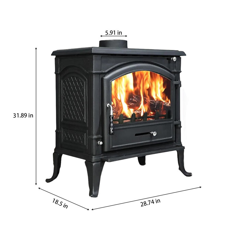Un petit foyer avec feu de bois brûle de la fonte