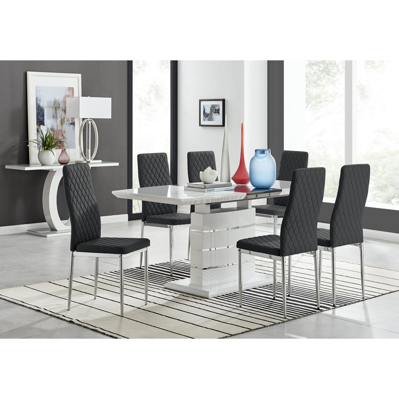 Ensemble de salle à manger extensible Everson 6 places avec chaises rembourrées en similicuir, Noir / argent