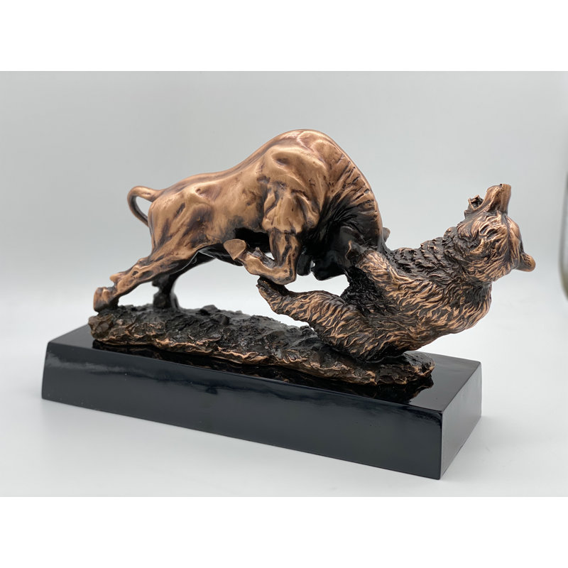 Fugate qui combat un taureau et un ours