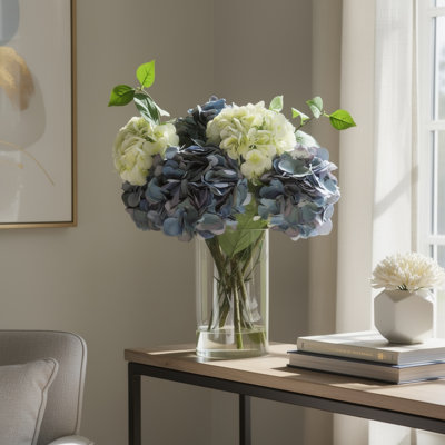 Arrangements floraux d'hortensias dans un vase