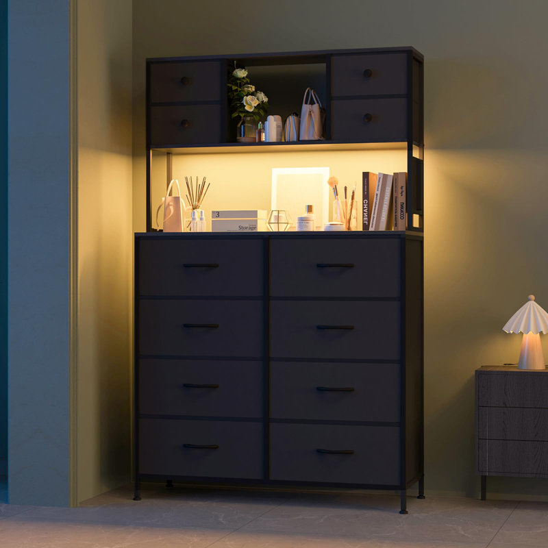 Commode 12 tiroirs en tissu avec lumières DEL, prise de courant et tablettes ouvertes, structure en métal avec plateau en bois