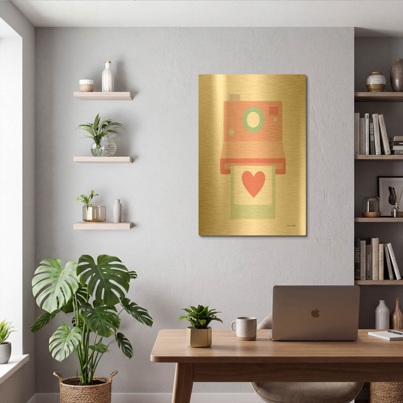 «Caméra timide I» par Ann Kelle, art mural en métal doré, 24 po x 36 po, 24 po x 36 po