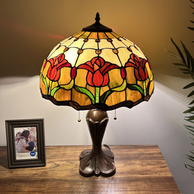 Lampe de table Halona Tiffany Tulipes en verre coloré avec ampoules DEL incluses Interrupteur à chaîne 16 po x P 16 po x H 24 po