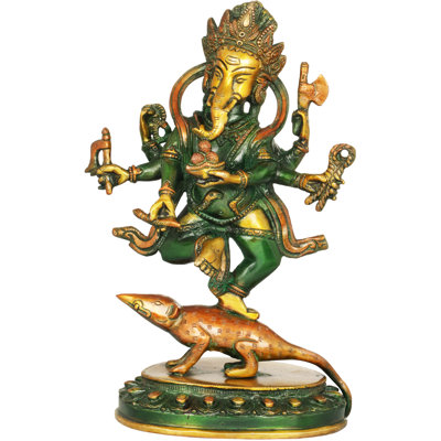 Six Ganesha armés dansant sur son véhicule