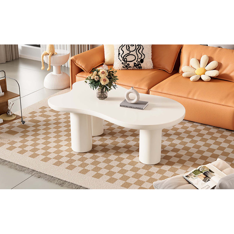 Table basse élégante et fonctionnelle en forme de nuage pour une décoration intérieure polyvalente