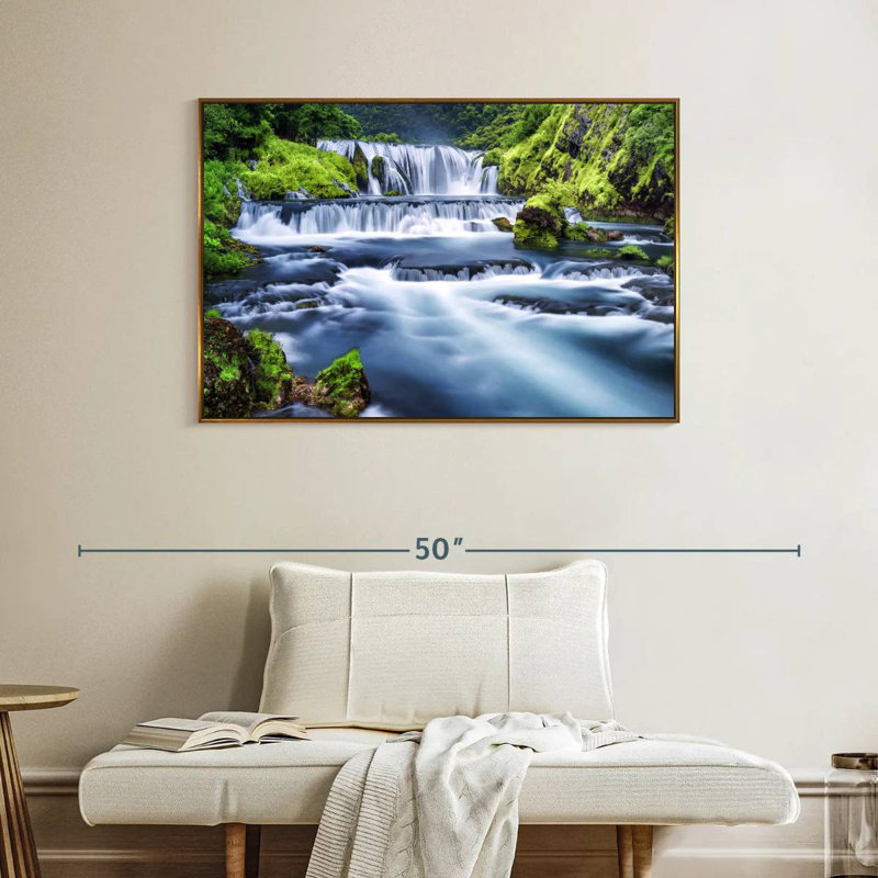 Belle cascade, Cadre flottant doré, 40 po x 27 po