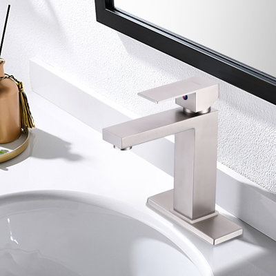 Single-Hole Single-handle Bathroom Faucet with Drain Assembly