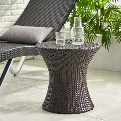 La table de bout en forme de sablier sans plateau en verre, parfaite pour un décor moderne et minimaliste, ajoute un style unique à n'importe quelle pièce.