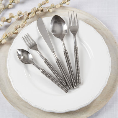 Ensemble de couverts Saro