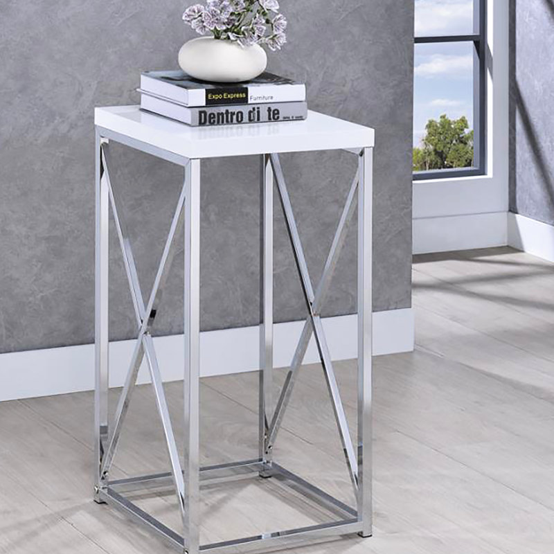 Blanc brillant et table d'appoint, idéal pour exposer des objets décoratifs