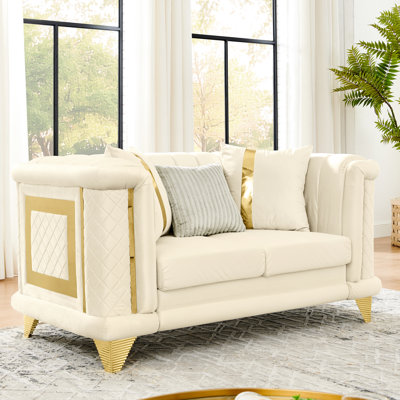 Beige de 69 pouces de style Mid-Century moderne, garnitures en acier inoxydable doré, 2 sièges, coussins moelleux, 1 oreiller en fourrure et à rayures, dossier, accoudoirs roulés, revêtement en velours de luxe de style victorien, décor, dossier
