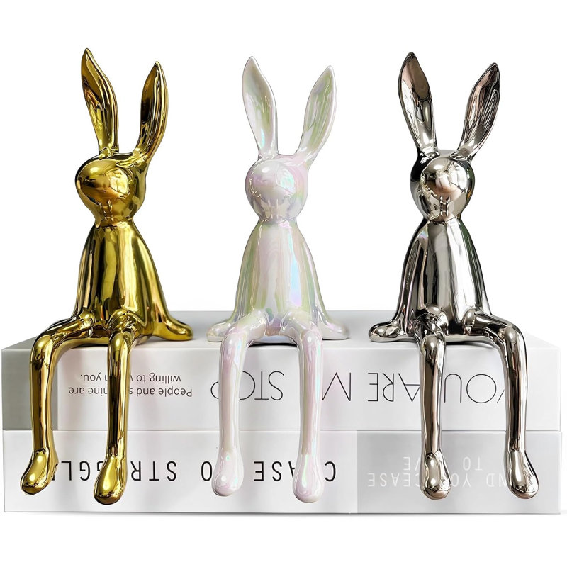 Trois sculptures décoratives de lapin