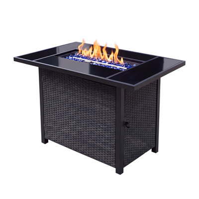 Table de foyer au propane de 109 cm (43 po), foyer en rotin avec couvercle et pierres de lave, foyer carré en osier de 50 000 BTU pour patio, terrasse, jardin ou cour arrière, ajoutez de la chaleur à vos rassemblements.