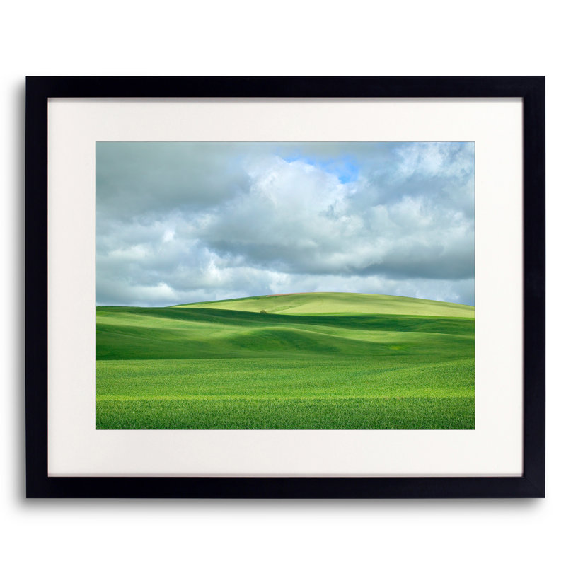 «Spring in The Palouse» par Bruce Heinemann, Papier avec cadre noir, H 16 po x l 20 po