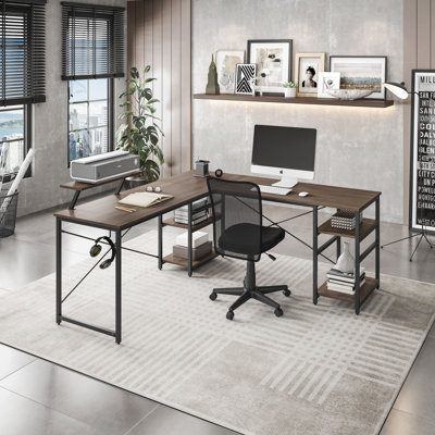 Bureau en L avec tablettes de rangement