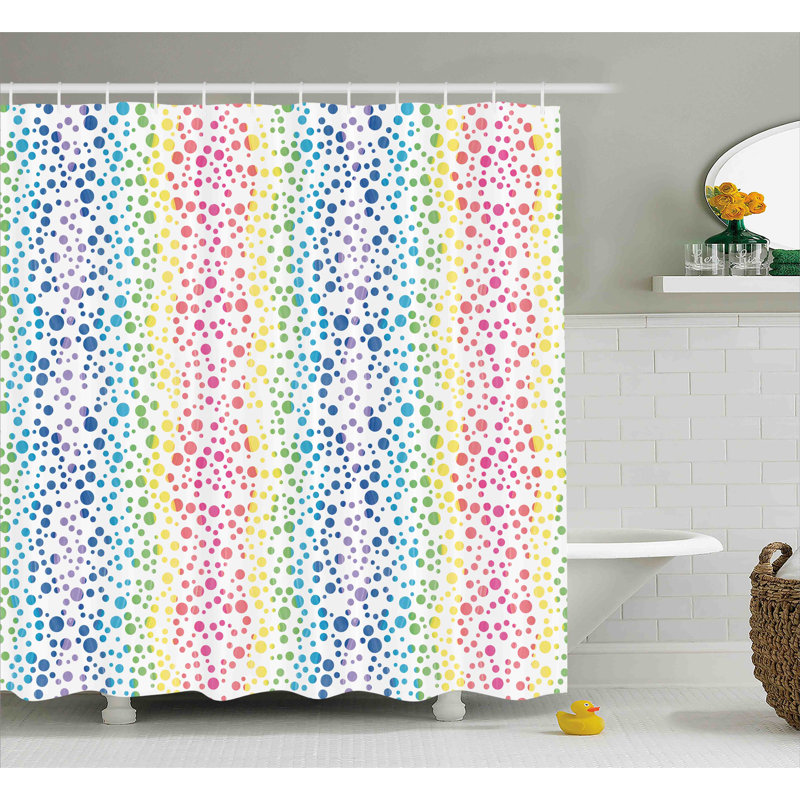 Rideau de douche avec cercles et crochets en forme de cercle ondulé Julia, H 69 po x l 105 po