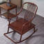Chaise berçante élégante en bois massif