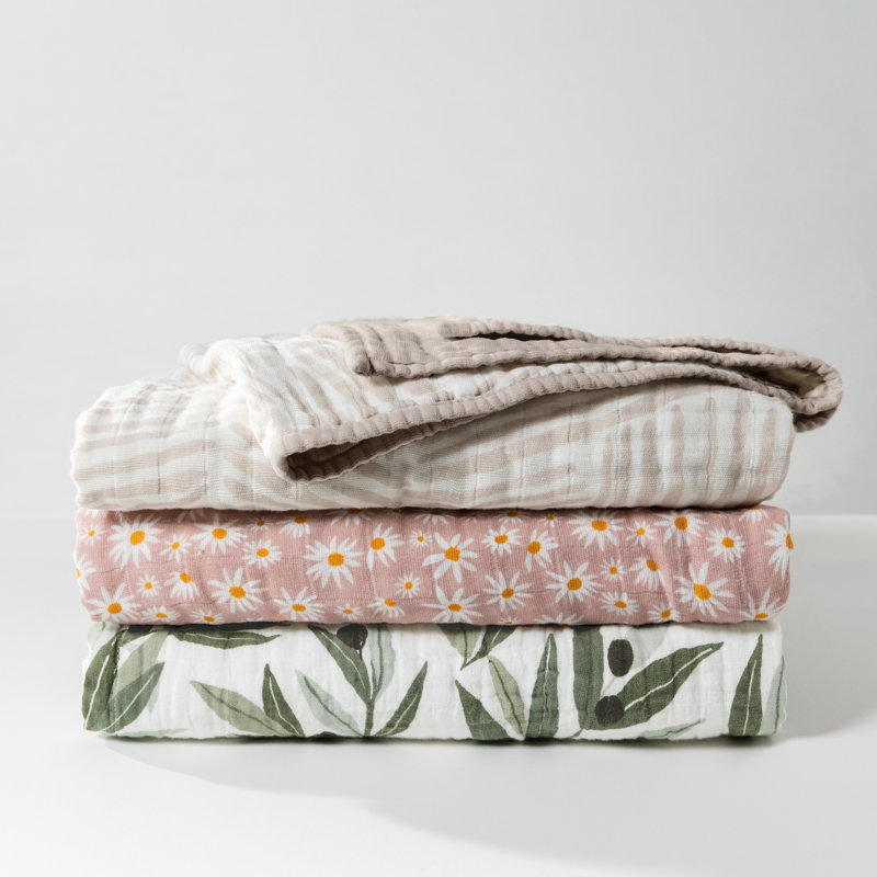 Blush Pink Organic Cotton Daisy Toddler Quilt