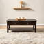 Table basse en bois massif avec deux tiroirs et une tablette ouverte en brun classique, pratique pour le rangement dans le salon