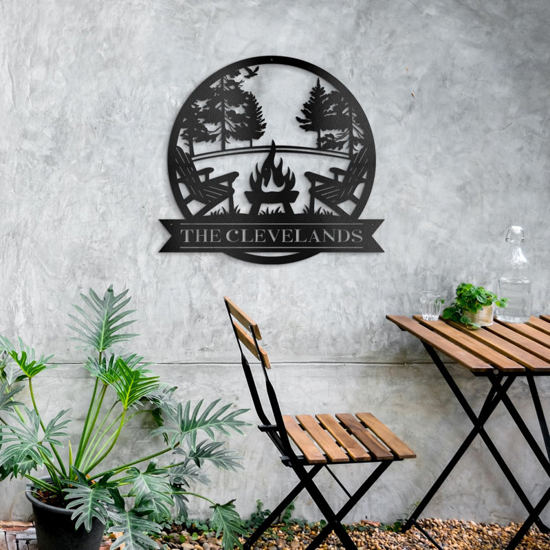 «The Camp Bonfire Forest», art mural en métal à lettres séparées, monogramme, H 16,5 po x l 18 po x P 0,05 po, Oui
