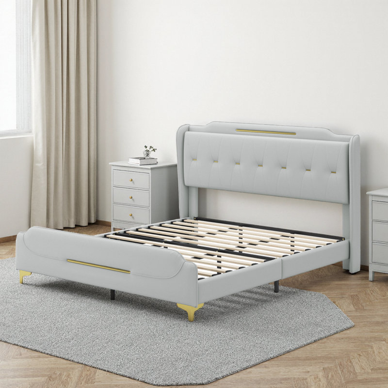 Très grande base de lit en cuir de polyuréthane à oreilles avec tête et pied de lit, détails en métal doré, aucun sommier nécessaire