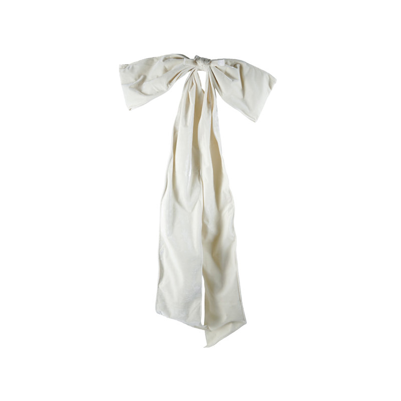 Nœud en tissu blanc avec cadre en fer