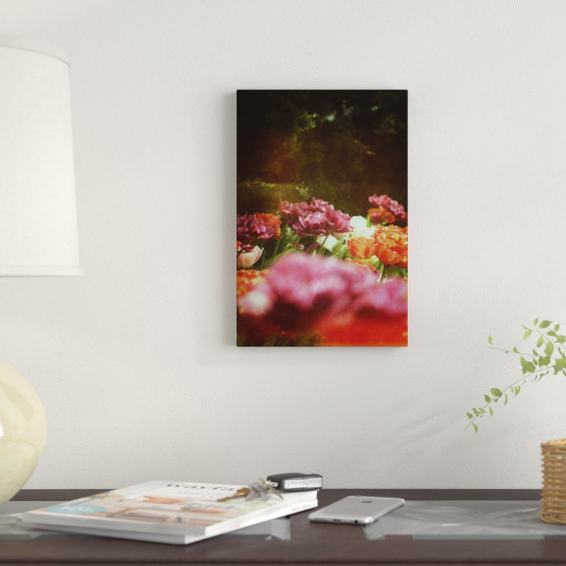 «Dancing in the Dark», impression sur toile, H 26 po x l 18 po x P 1,5 po, Toile tendue, Pas de tapis