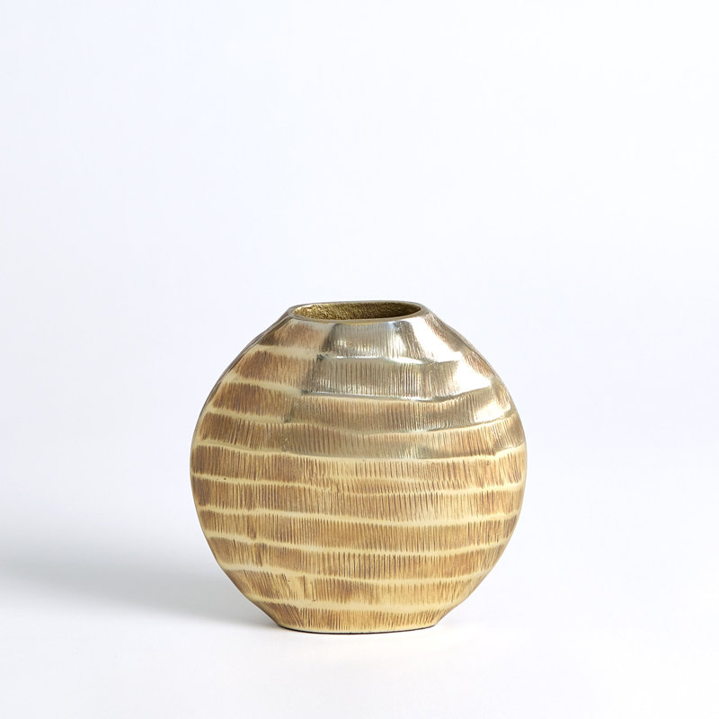 Vase ovale chassé - laiton antique, H 7,25 po x l 7,75 po x P 2,5 po