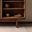 Table d'appoint en bois massif.