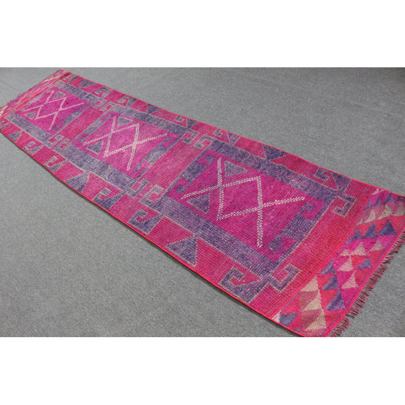 Tapis turc antique tissé à la main dans une magnifique teinte mauve parfaite pour rehausser la cuisine