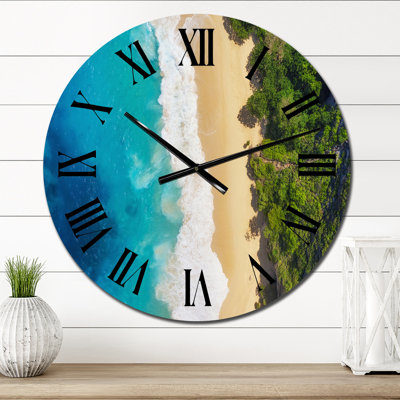 Vue aérienne de la mer et de la plage turquoise - horloge murale nautique et côtière