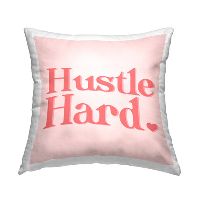 Coussin Hustle à motif de cœur corail pêche clair par Daphne Polselli