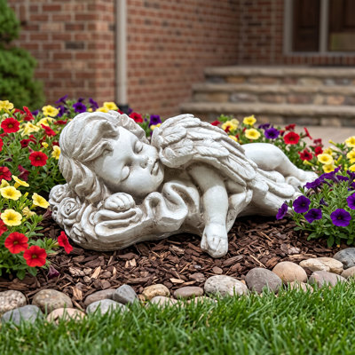 Une statue d'ange inclinable et sereine - une sculpture de jardin en oxyde de magnésium résistante aux intempéries - une sculpture extérieure rustique et spirituelle parfaite pour les pelouses et les patios de jardin.