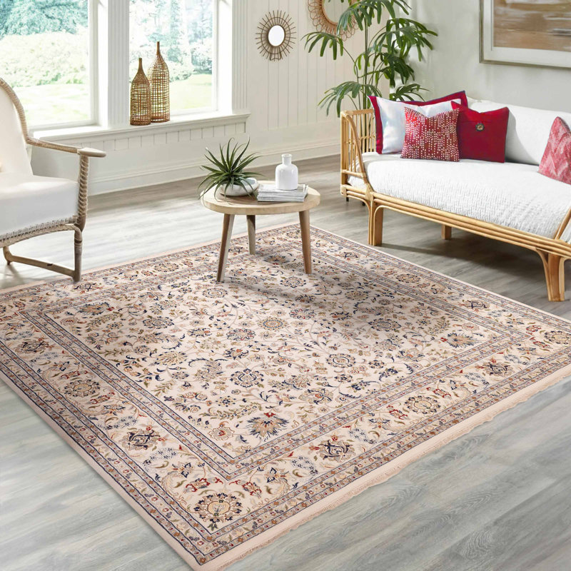 Tapis crème Nain 9 pi 9 po x 9 pi 10 po