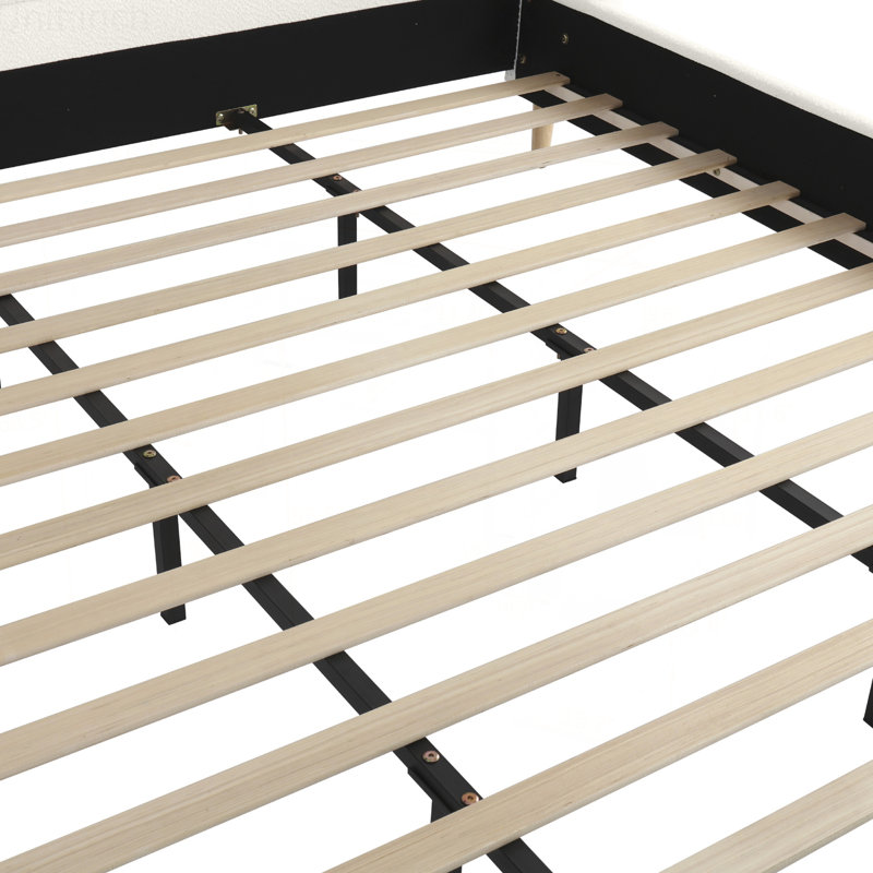 Luxueux lit plateforme à oreilles pour les chambres à coucher modernes, améliorant le confort et le style.
