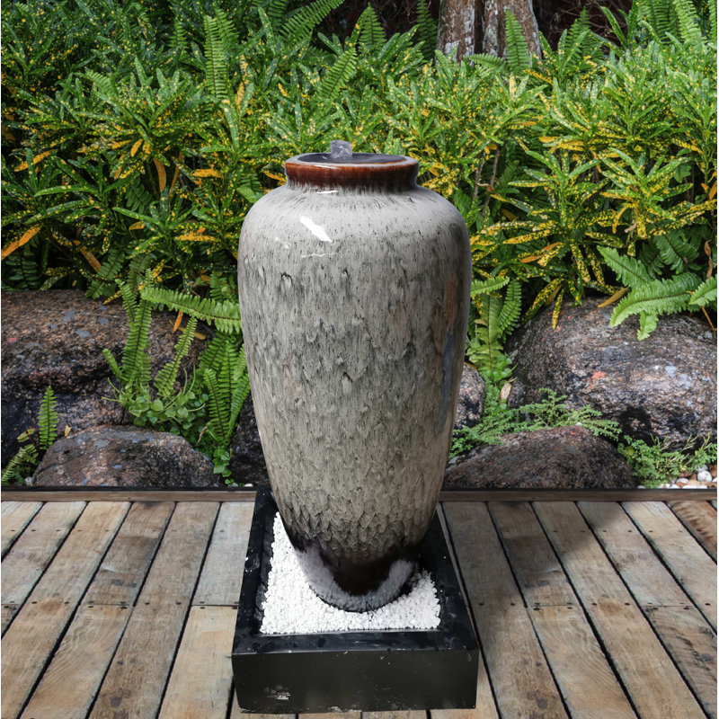 Fontaine en porcelaine, Gris