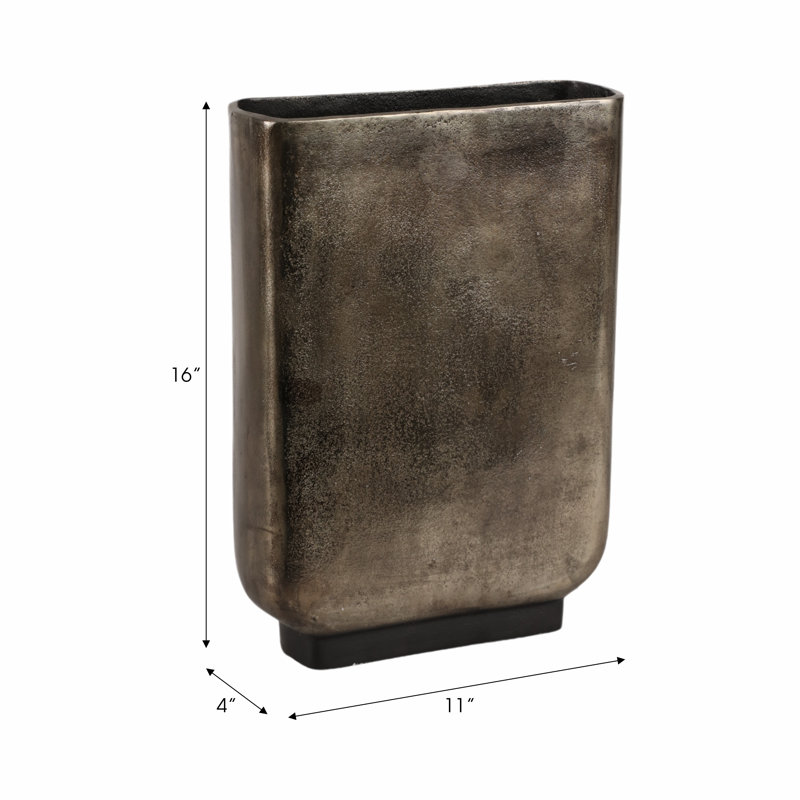 Vase en métal, bronze, H 16 po x l 11 po x P 11 po