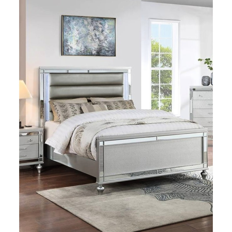 Lit moderne argenté pour très grand lit oriental avec capitonnage horizontal, pieds de gourde ronds et cadre à DEL