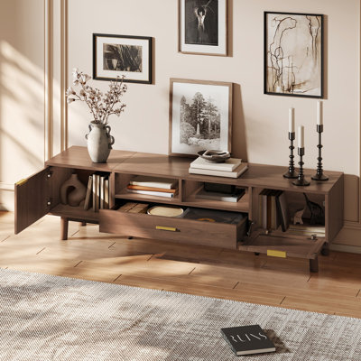 Meuble télé pour téléviseur de 70 pouces, finition imperméable et lisse, tiroirs spacieux, porte rabattable, détails, support aspect bois de pin avec fermeture en douceur et portes, surface détaillée, espace de vie principal solide